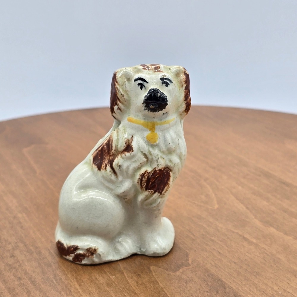 19th-century‎ Staffordshire spaniel dog figurine Antique collectible England.